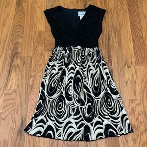 Kathy Roberts Size 10 Petite Dress Black Gold Print Bottom Half Pleated Zipper